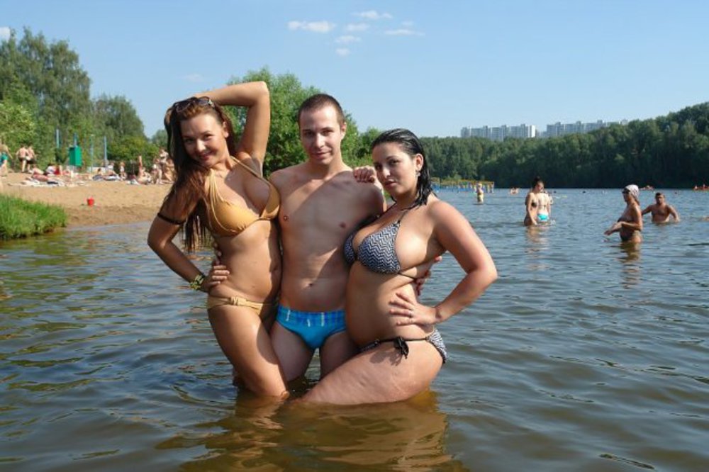 Прожженные лесбиянки отдыхают на озере