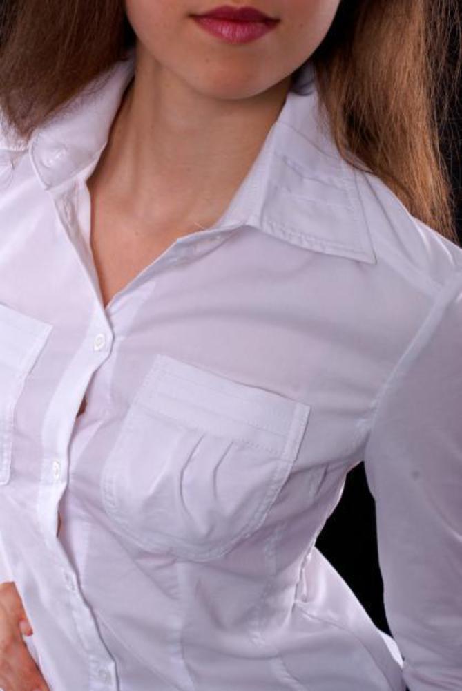 Нежная мамка в белой блузке