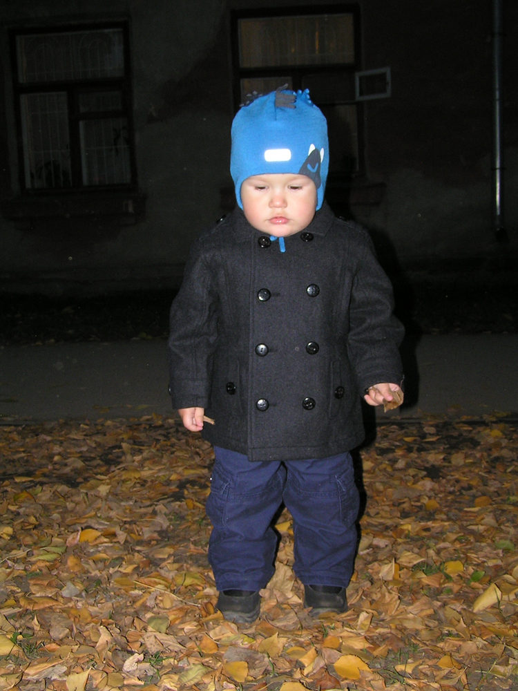 Одежда годовалого ребенка. Одежда на осень годовалому ребенку. Что одеть ребенку в год на осень. Одежда для годовалого ребенка на осень и зиму. Демисизонный костюм для ребёнка.