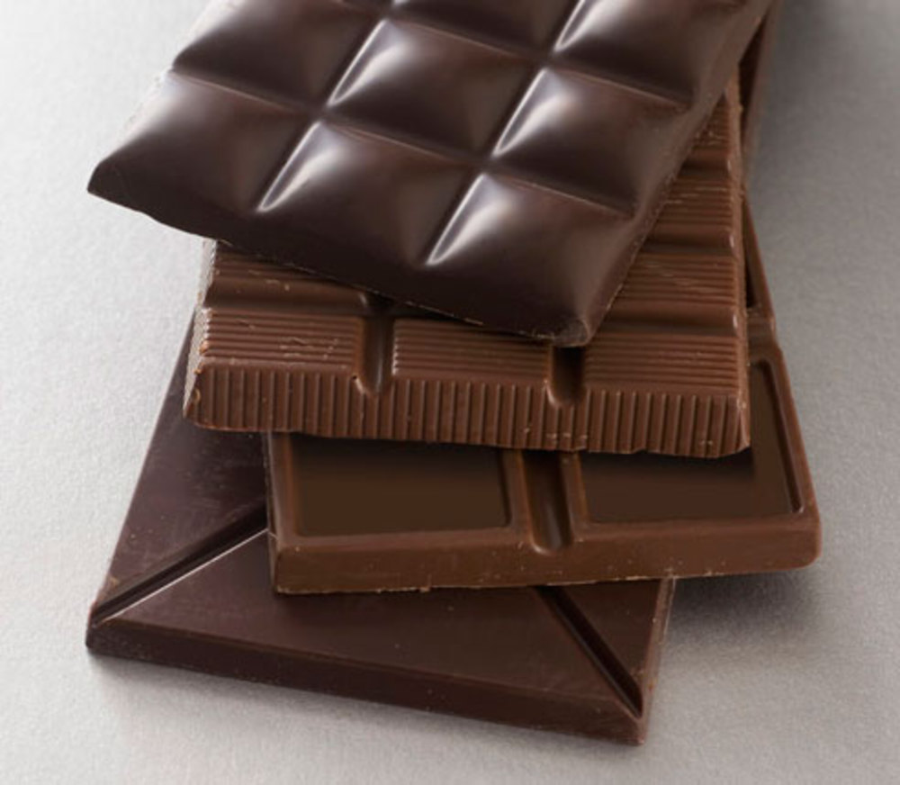 Найти шоколад. Плитка шоколада. Молочный шоколад. Шоколадная плитка. Черный шоколад.