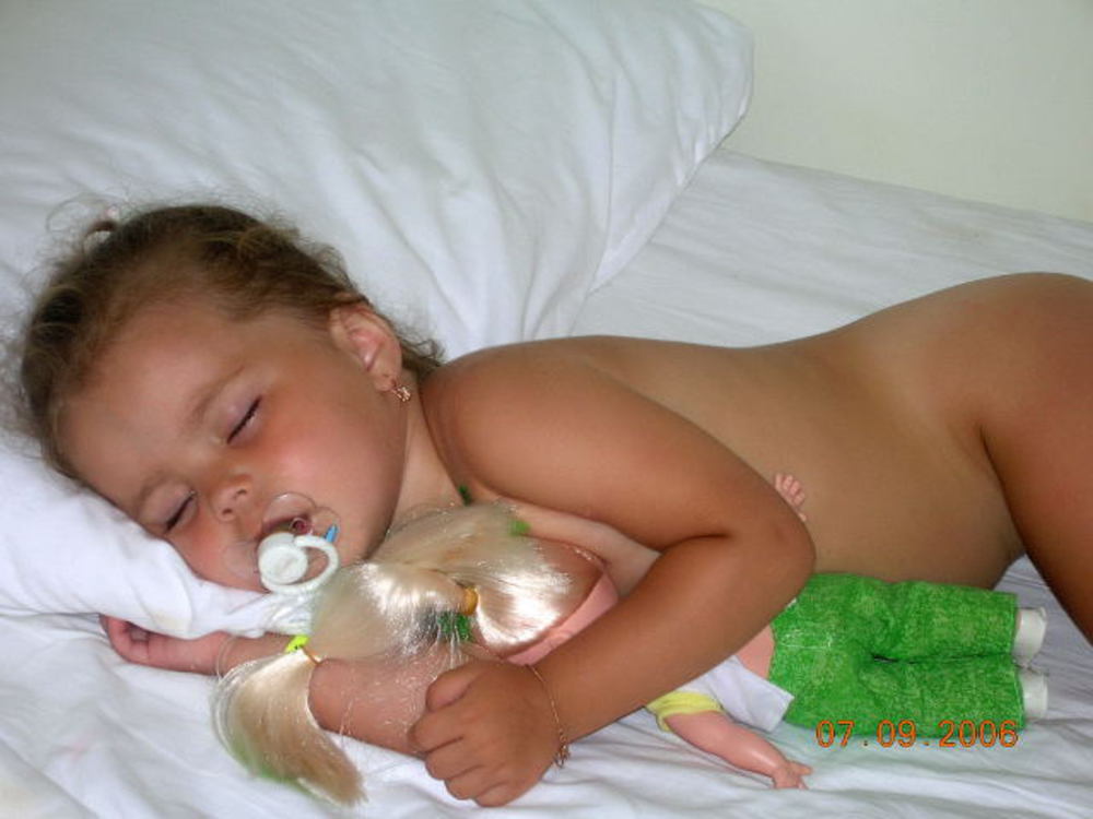 Дочка Спит Без Одеяла Фото