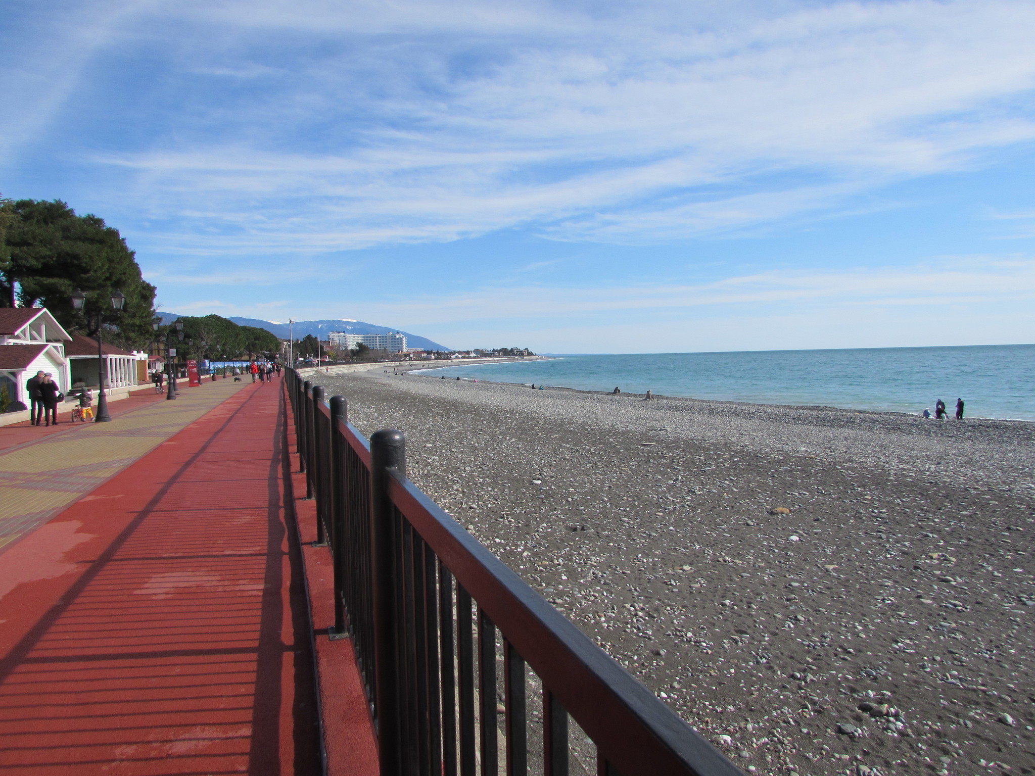 Центральная набережная адлера. Шторм сочи 2023. Адлер улица просвещения фото. Адлер в октябре фото. Октябрь в адлере отзывы отдыхающих.