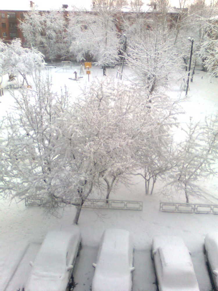 Какая завтра снег. Снег в мае. Снег в мае Свердловск. Снег в мае в 2002г. Сугробы в мае.