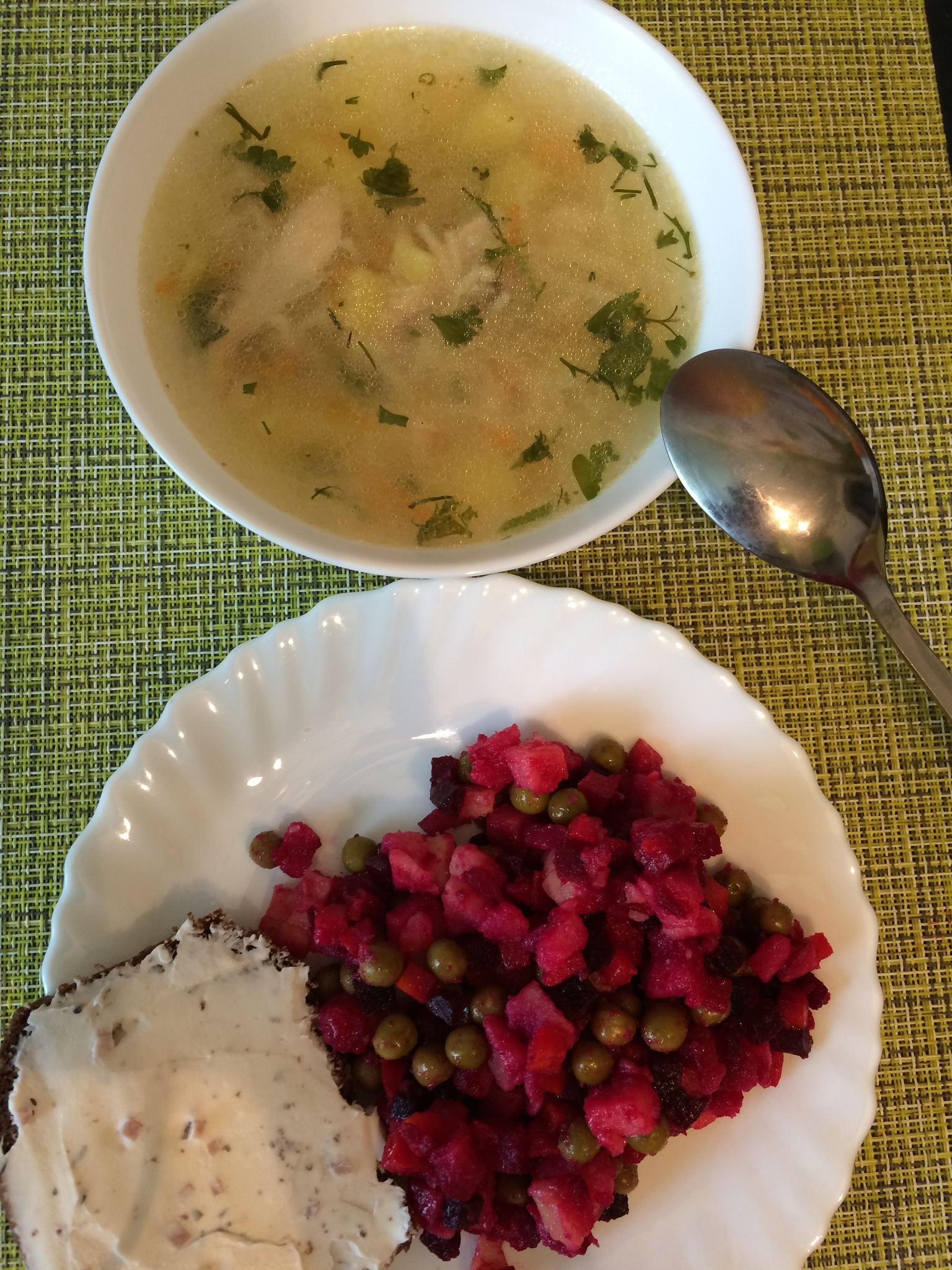 Суп и салат на обед