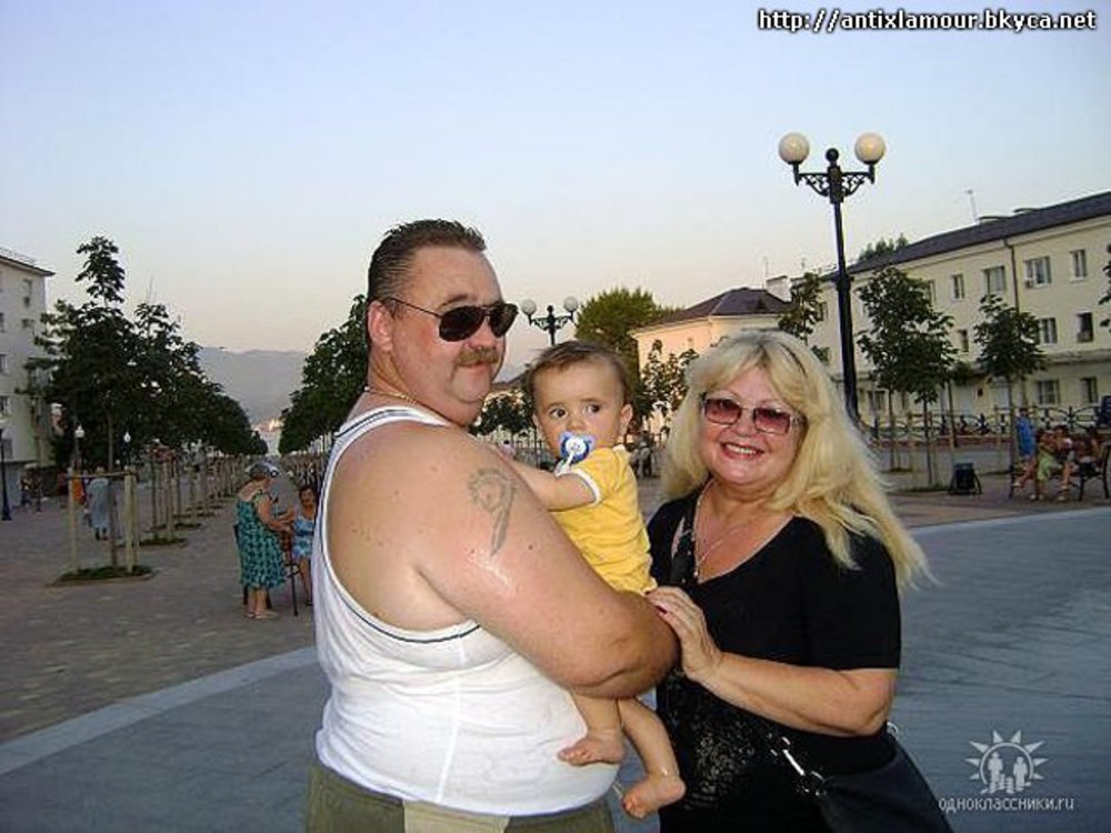 Женя огурцова 2022. Родители жени. Родители жени. Родители жени медведевой фигуристки. Родители жени кузина.