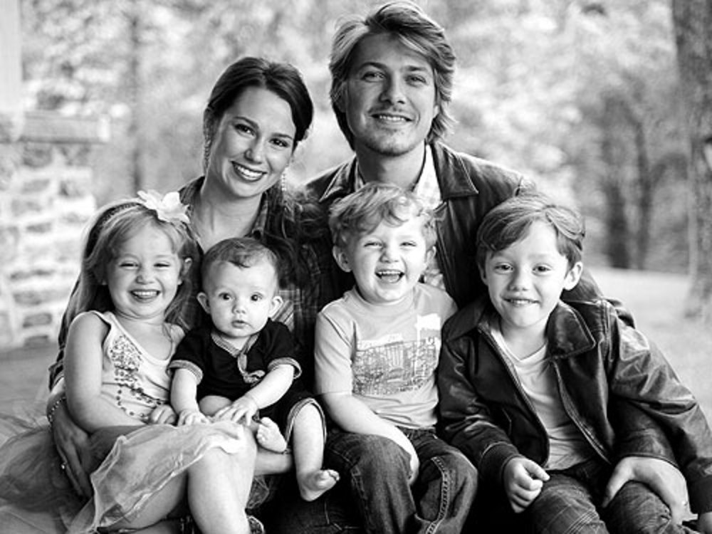 Семья тейлор. Тейлор Хэнсон. Hanson Taylor дети. Тейлор Хэнсон с семьей. Тейлор Хэнсон с семьёй и детьми.