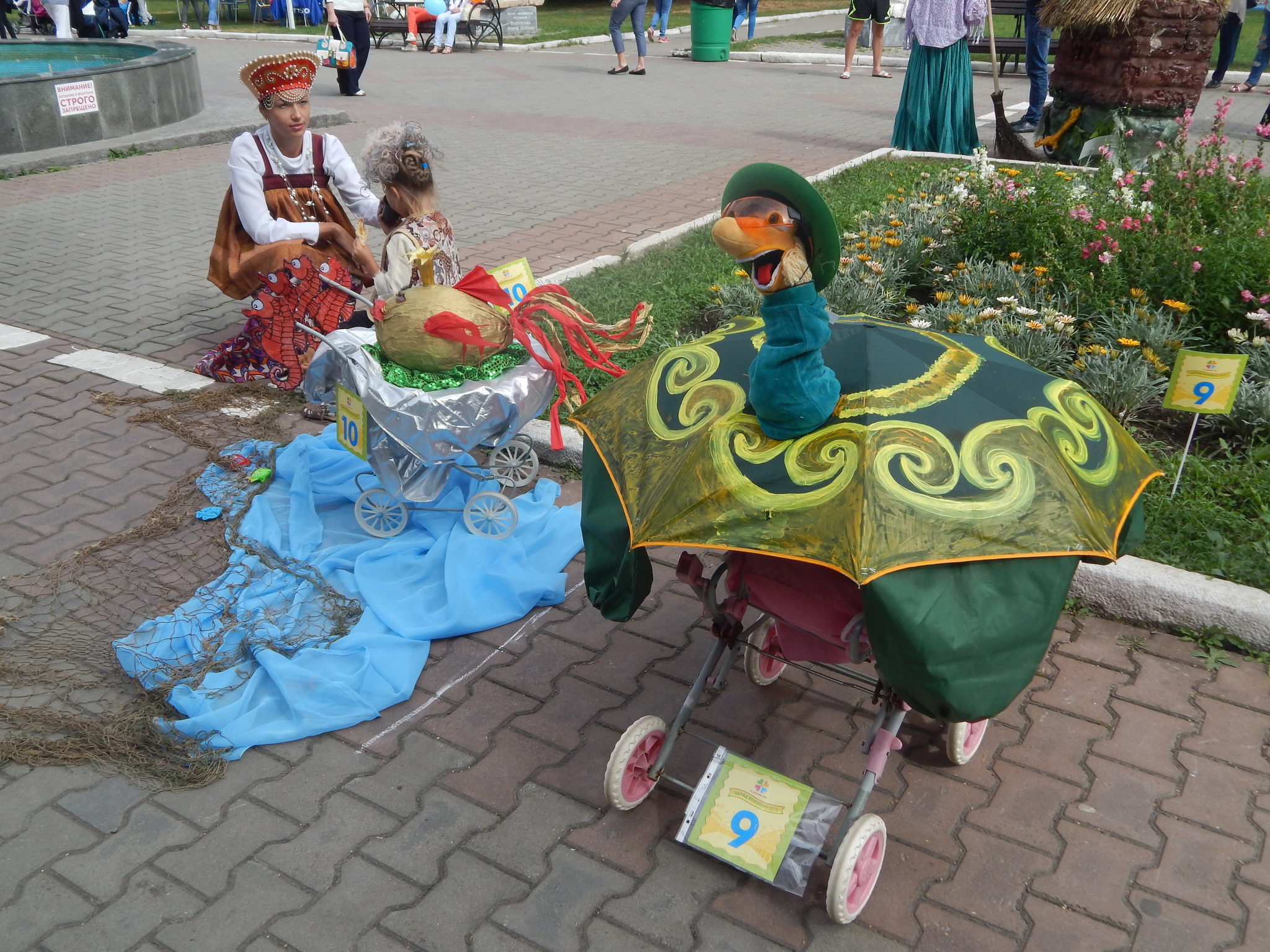 Коляска сказка самара. Парад колясок Золотая рыбка. Парад кукольных колясок. Кукольная коляска парад колясок. Украшение коляски в русском стиле.