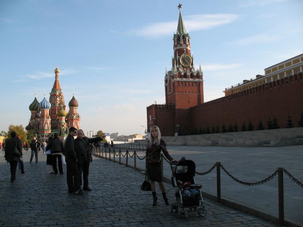 Путешествие по москве тетрадь. Путешествие в Москву. Фото подарок путешествие в Москву. R/place Russia. Take a trip to Moscow.