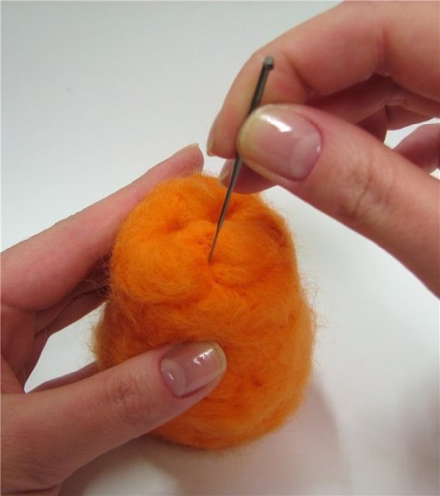 Валяние из шерсти. Валяние из шерсти иглой для начинающих. Фелтинг валяние из шерсти. Валяние из шерсти игрушки. Кот мандаринчик валяние.