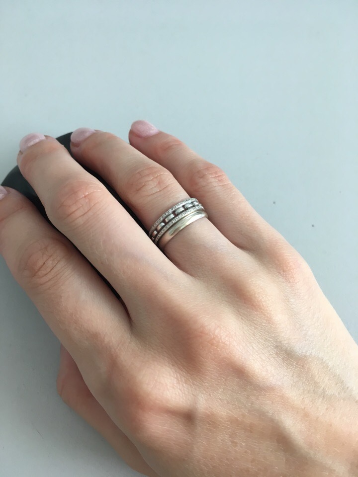 Как правильно носить помолвочное и обручальное кольцо вместе фото