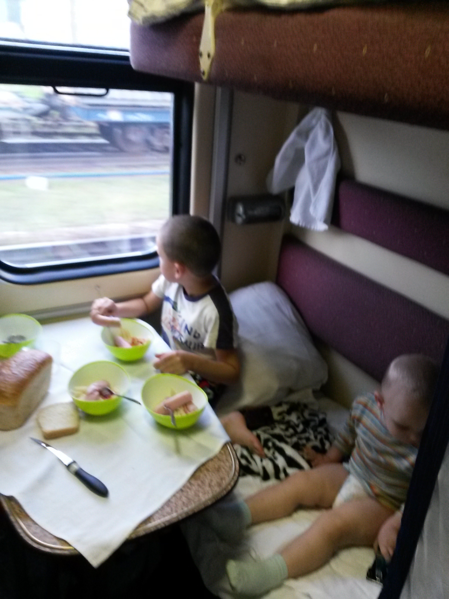 Детское купе в поезде