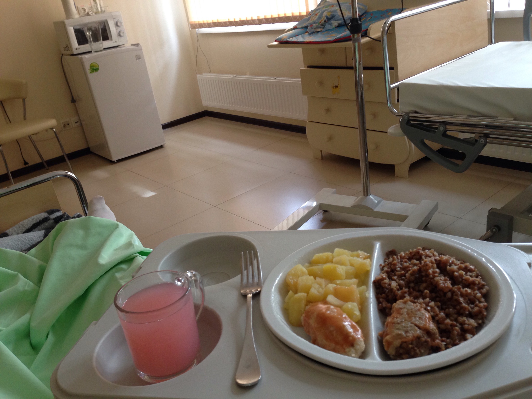 Что можно в больнице из продуктов. Ужин в больнице. Еда в больнице. Обед в больнице. Завтрак в больнице.