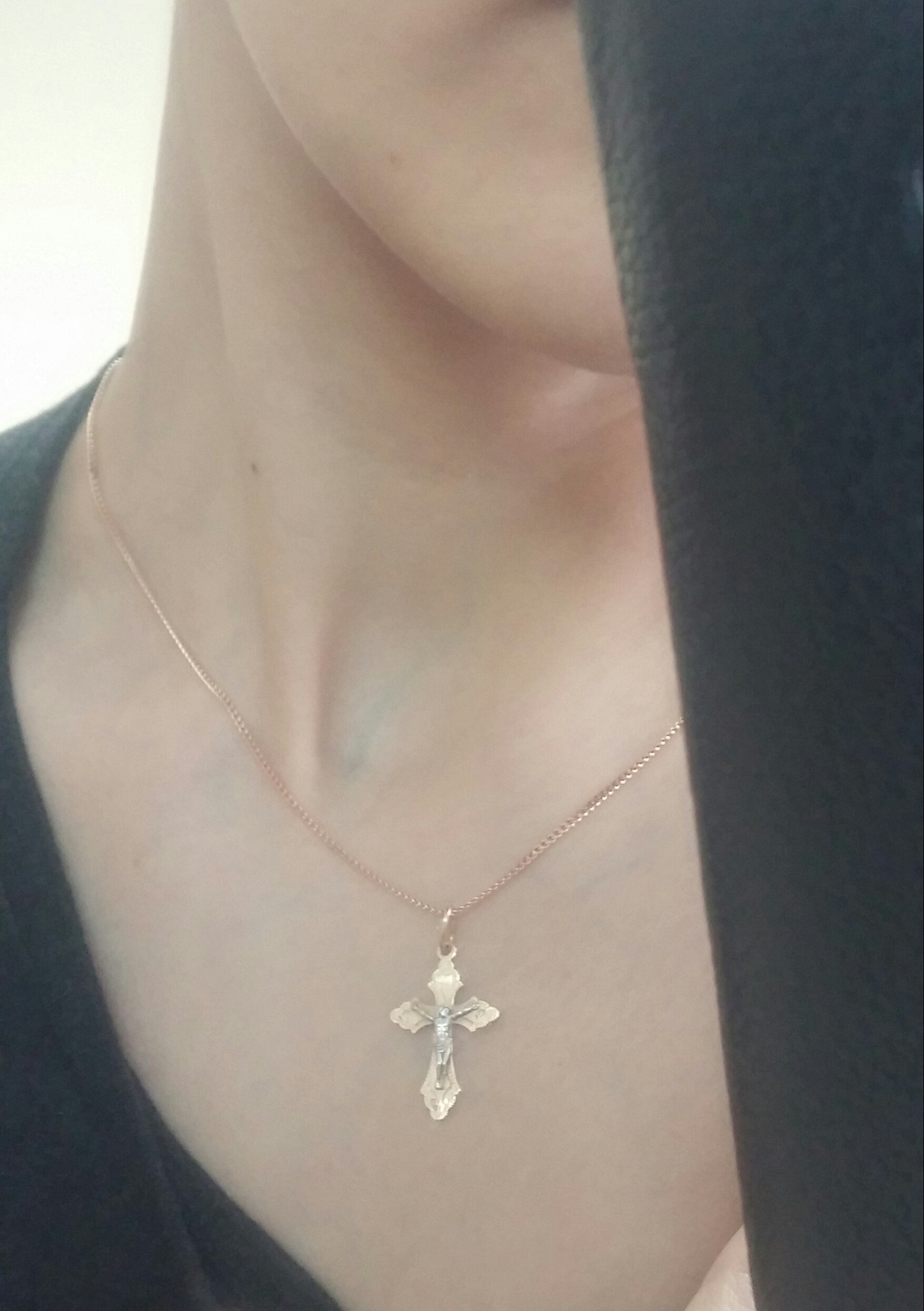Цепочка золотая с крестиком женская на шею фото
