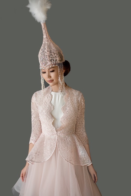 Боле казахский. Саукеле. Казахская Национальная одежда саукеле. Казахский свадебный головной убор.