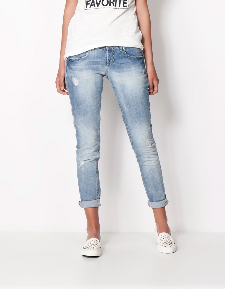 Укороченные узкие джинсы