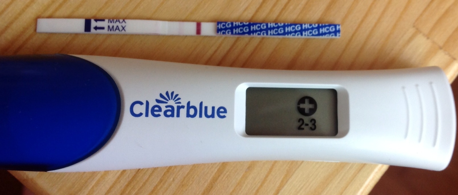 Электронный тест до задержки. Эдекьронные тест на беременность. Электронный тест не беременна. Clearblue слабая вторая полоска. 2 Полоски на тесте Clearblue.