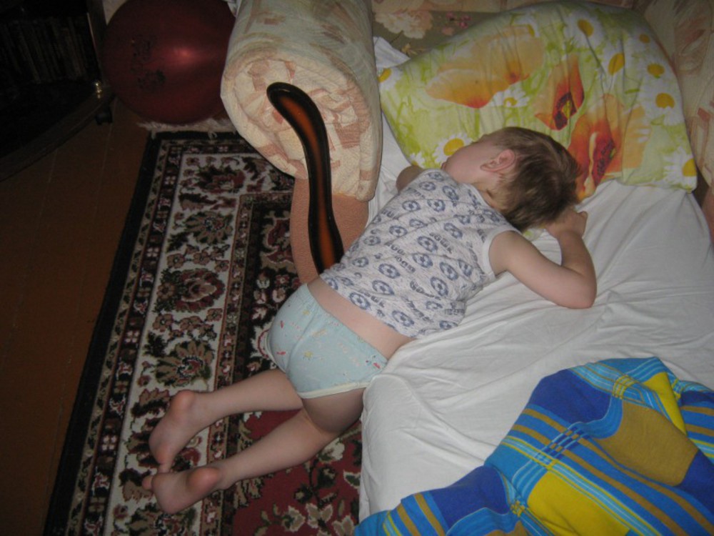 Дочка спал трусы. Спящие Голопопики. Голопопики спят. Малыши Голопопики. Дошкольники Голопопики спят.