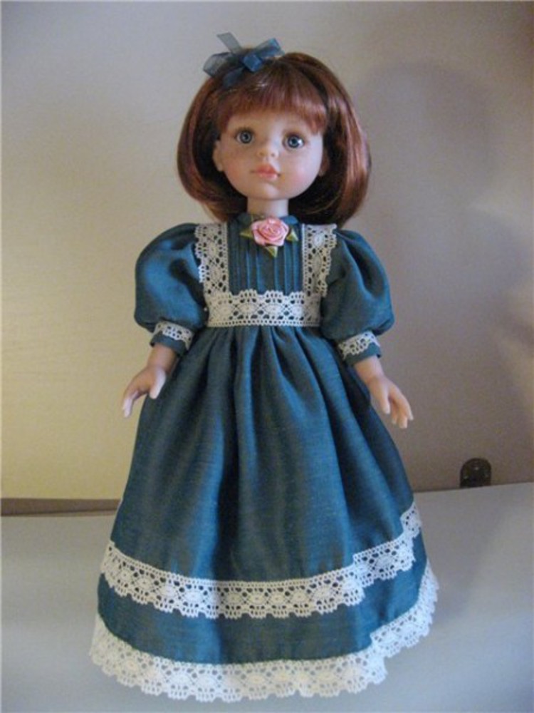 Платье для куколки. Платья для кукол. Красивые кукольные платья. Платья для больших кукол. Шитые платья для кукол.