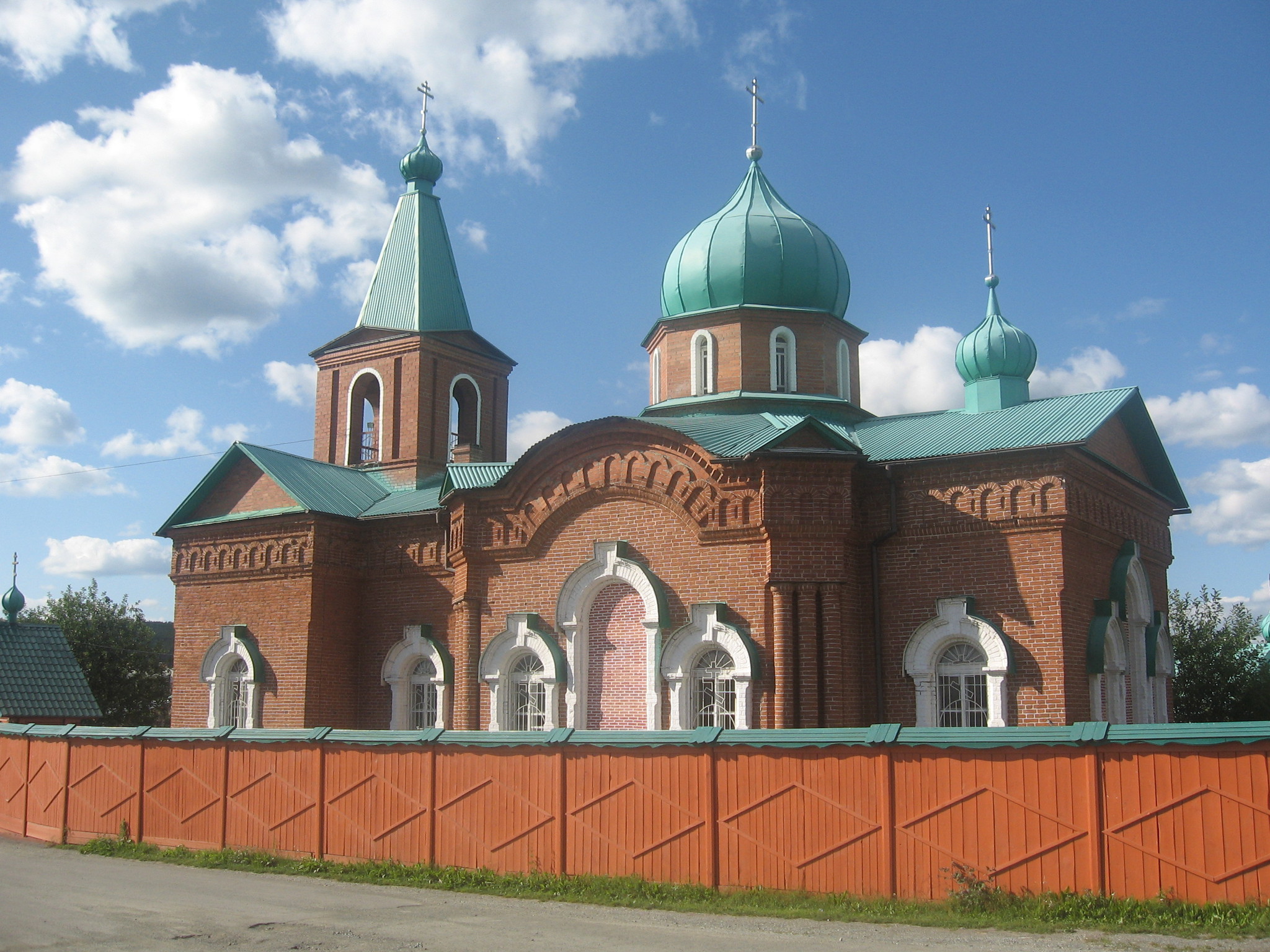 Село тарасково свердловская область. Монастырь мужской Екатеринбурга Тарасково. Свято Троицкий мужской монастырь магнитик Тарасково. Достопримечательности села Тарасково. Лос Тарасково.