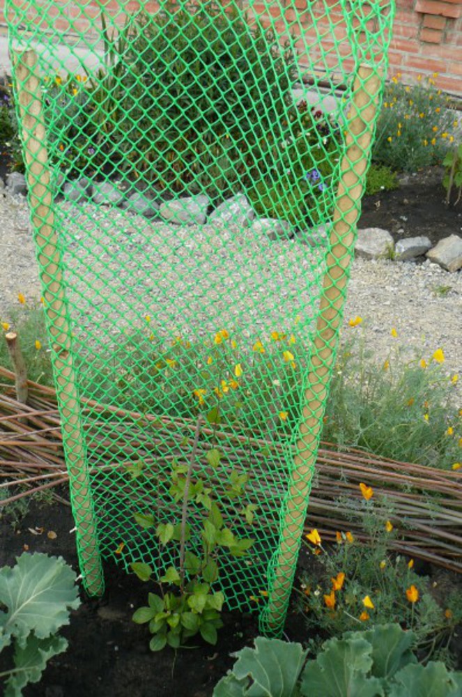 Использование пластиковой сетки на даче фото