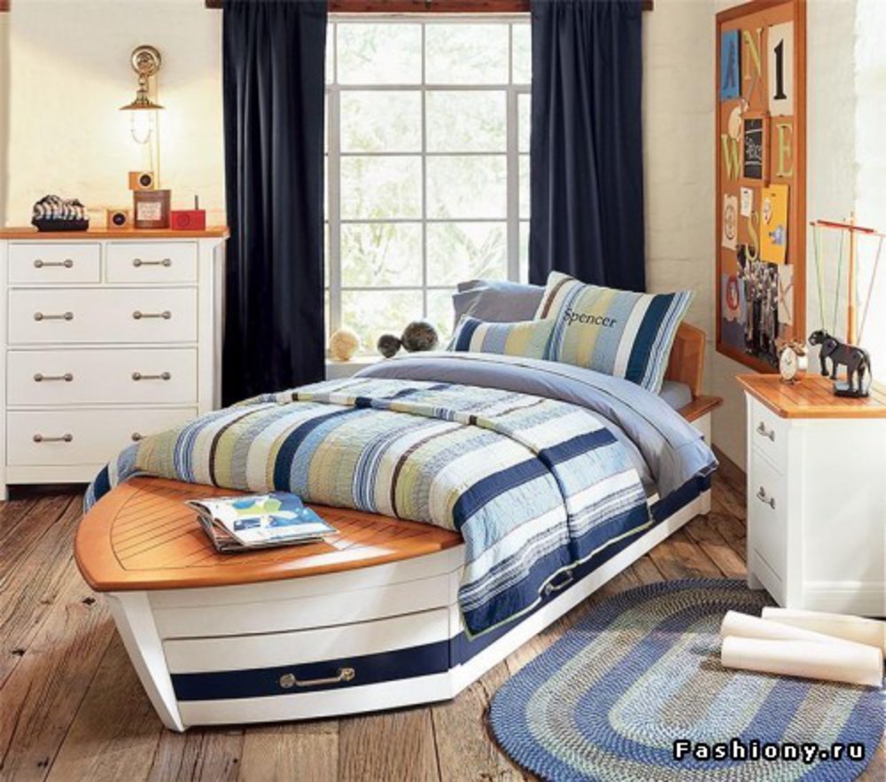 Двуспальная кровать в морском стиле