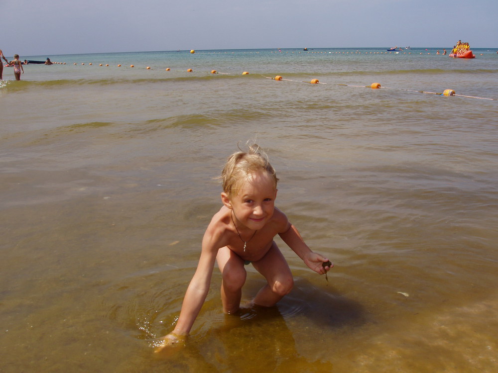 Вода в море джемете. Джемете море. Джемете море цветет. Море в Джемете в августе. Море в Джемете в июле.