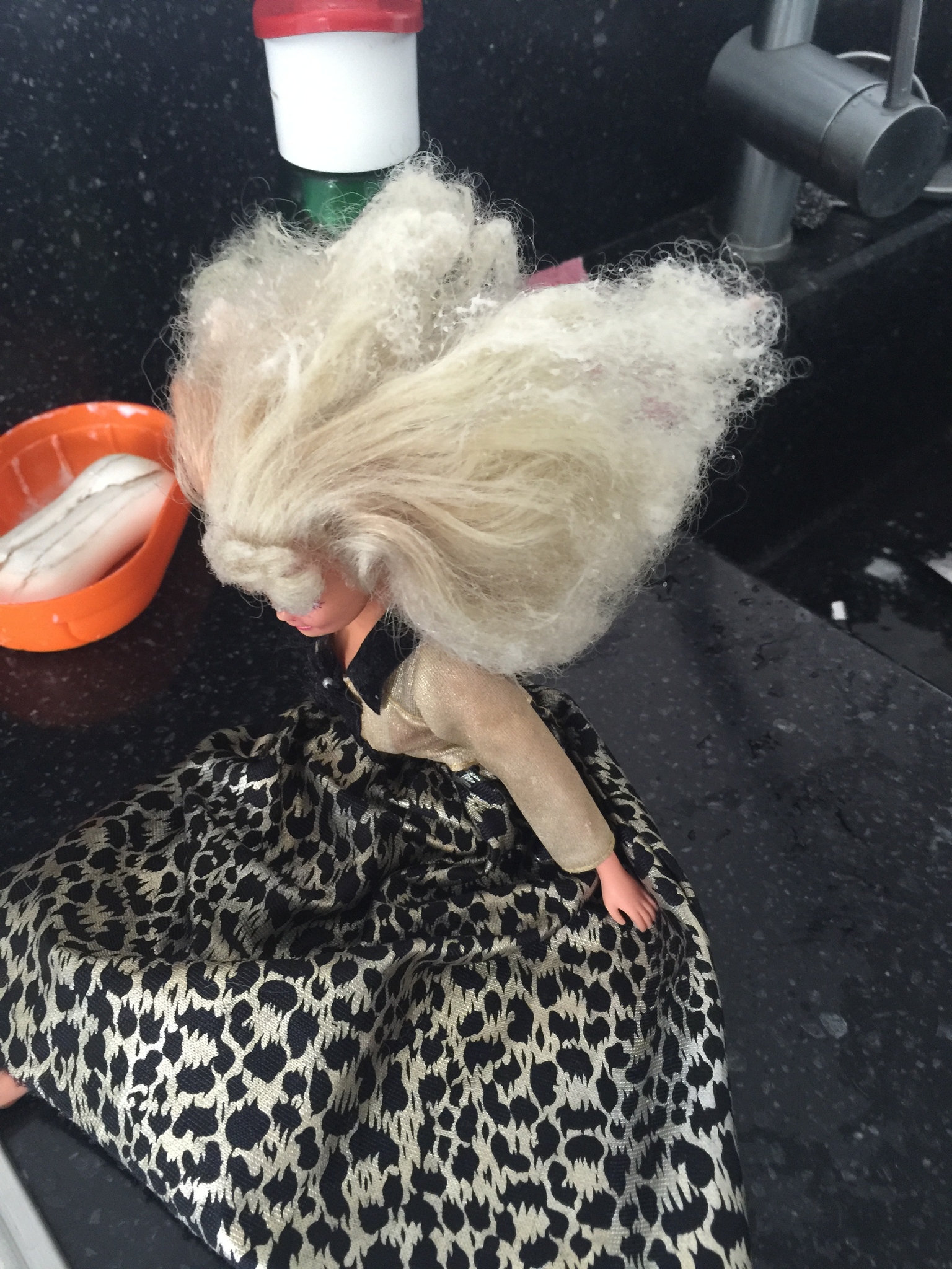 Как отмыть куклу от краски от волос