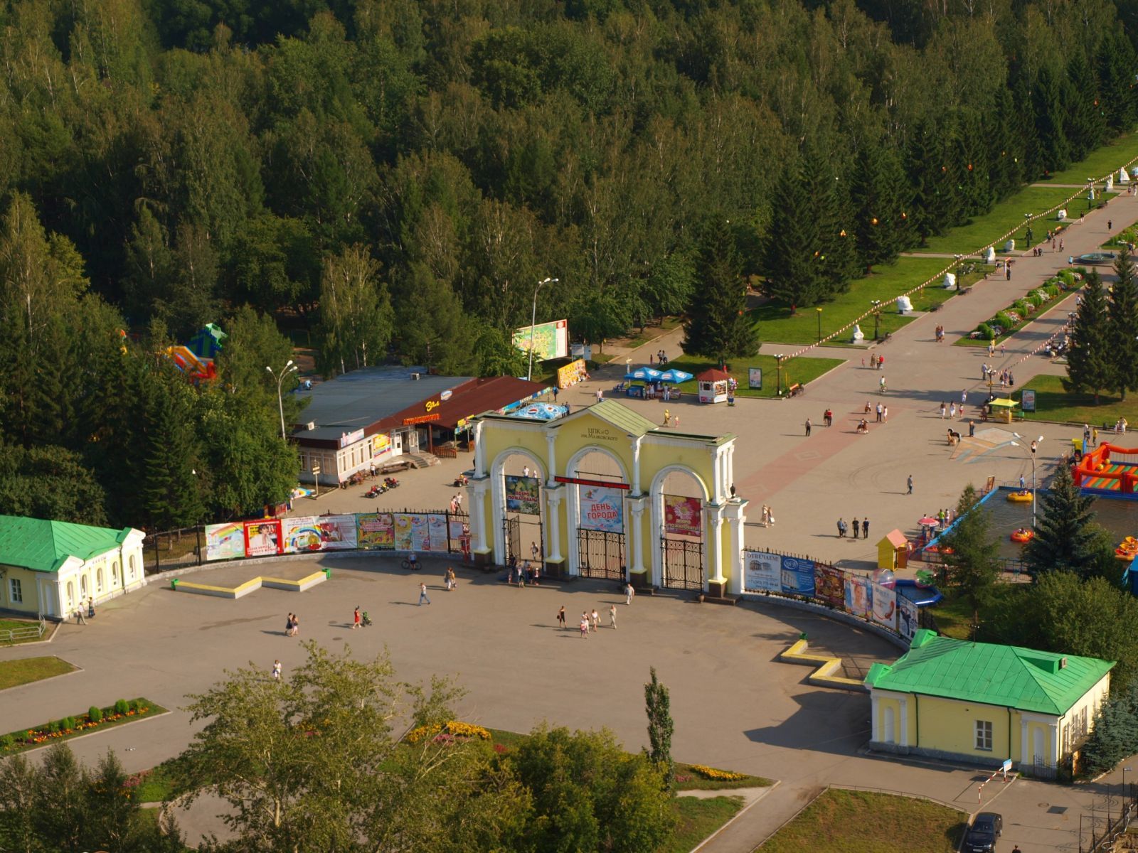 Центральный парк культуры в екатеринбурге. Парк Маяковского Екатеринбург. Центральный парк им Маяковского Екатеринбург. Парк ЦПКИО Екатеринбург. ЦПКИО Маяковского Екатеринбург.